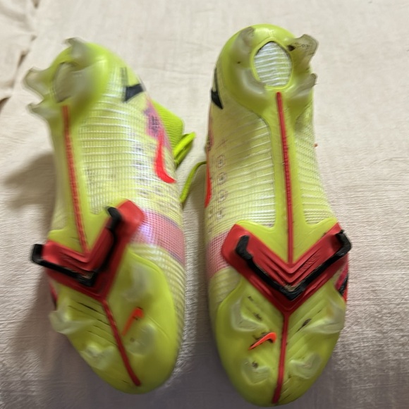 Mercurial Nike flyknit Men’s soccer cleats - Picture 10 of 14